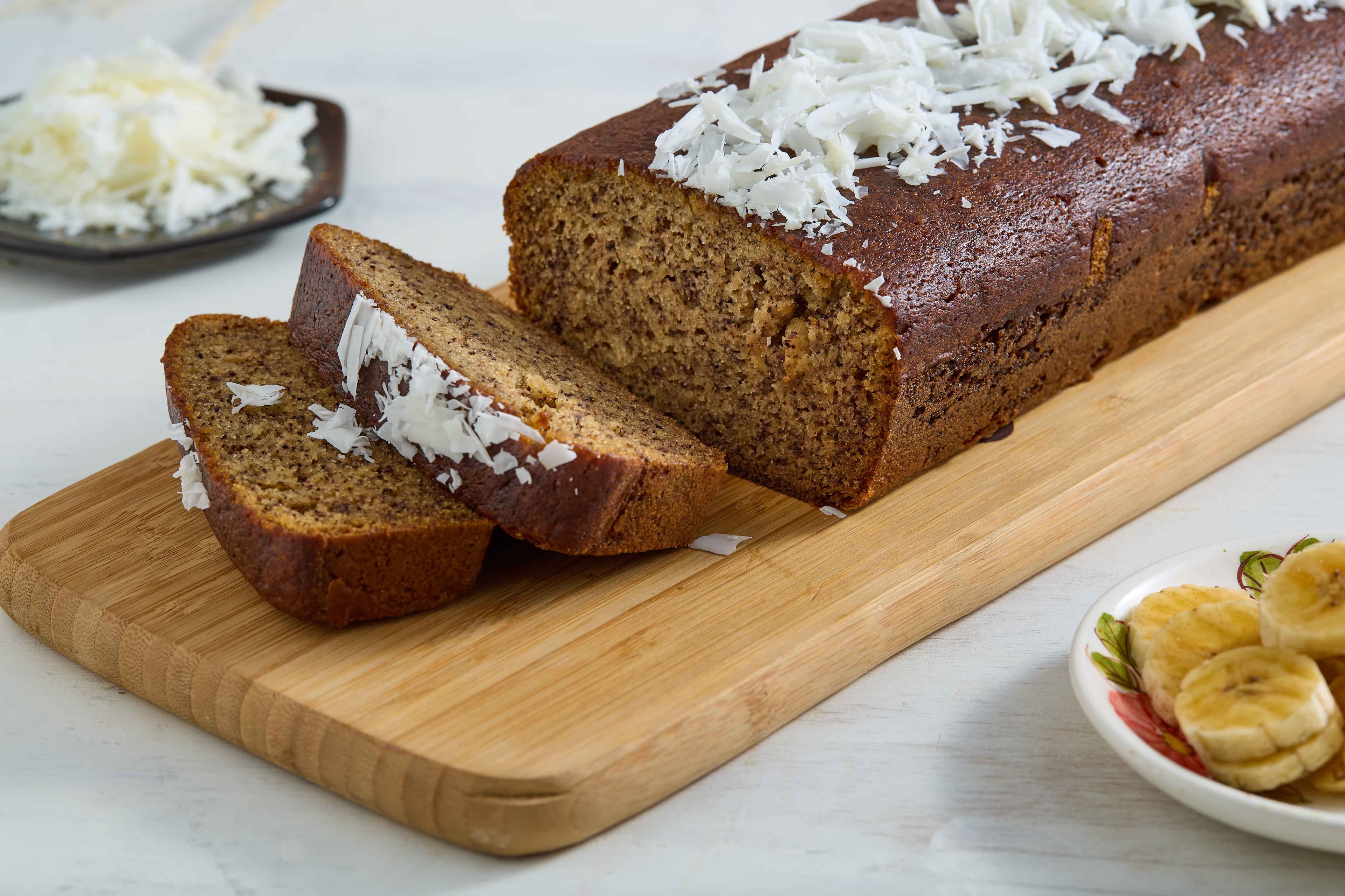 Torta de banano con viruta de chocolate blanco